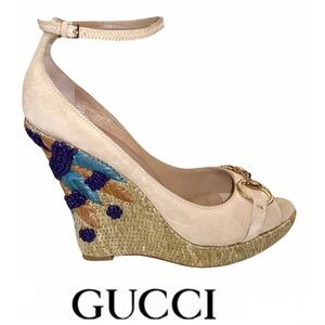 GUCCI Floral Embroidery Beige Suede Horsebit Ankle Strap Wedges Espadrilles Sz 8
